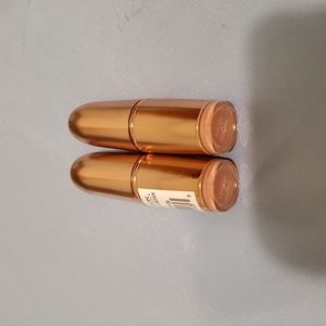 Revolution nude lipstick "expose"